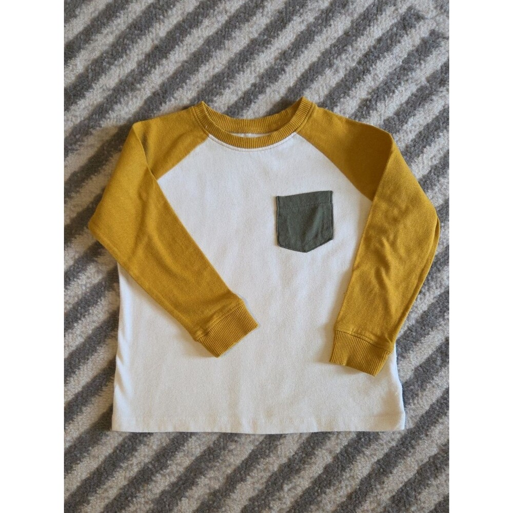Kids Old Navy Long-Sleeve Tee with Front Pocket Size 3T